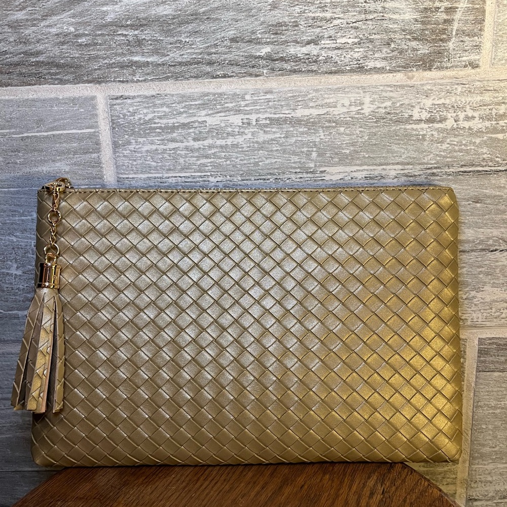 💥HPx2💥🆕NWT Virginia Wolf Gold Woven Clutch